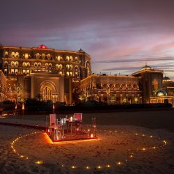 الرئيس التونسي يقرر حل المجلس الأعلى للقضاء