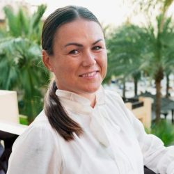 ارتشف، تعلّم، وعِش التجربة في بار سانت ريجيس