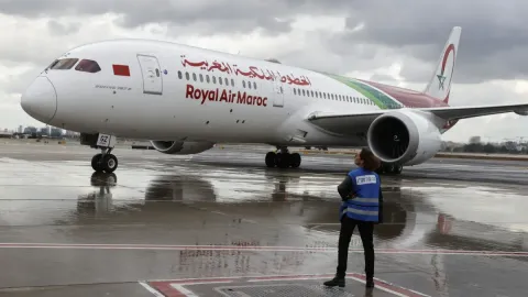 المغرب يتفوق على الجزائر والتونس ويتصدر حركة الطيران مع فرنسا