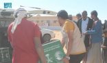 مركز الملك سلمان للإغاثة يوزّع أكثر من 160 طناً من السلال الغذائية في حضرموت
