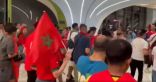 احتفالات جنونية لجماهير المغرب والخليج في قطر بعد التأهل لربع نهائي كأس العالم