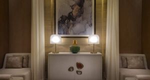 لحظات رومانسية مُتقنة التفاصيل في فندق سانت ريجيس دبي، النخلة