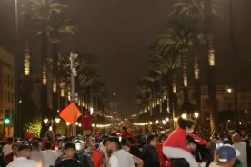 احتفالات عارمة في العاصمة المغربية الرباط، بعد الفوز على هولندا