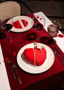 أمسية رومانسية تنتظر الضيوف في مطعم “أورينت” في منتجع ريكسوس بريميوم جزيرة السعديات