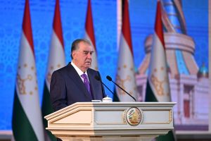 الرئيس الطاجيكي يدعو المستثمرين إلى توجيه  رؤوس الأموال للإنتاج والتكنولوجيا والسياحة