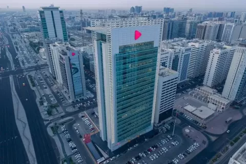 بنك أبوظبي التجاري يؤكّد إعادة تفعيل خدمات التطبيق المصرفي للأفراد