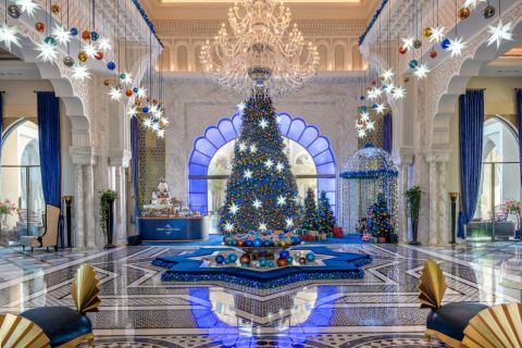 منتجع ريكسوس بريميوم جزيرة السعديات يدعو الضيوف للاحتفال بموسم الأعياد وسط أجواء مميّزة